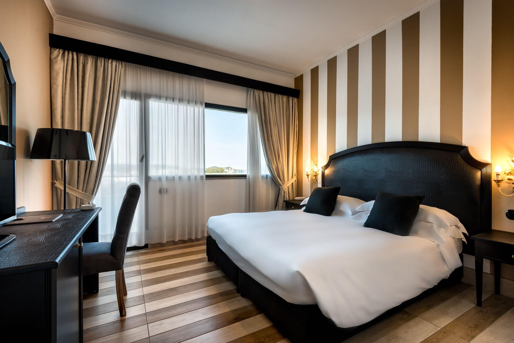 Hotel Martini Olbia Exterior photo