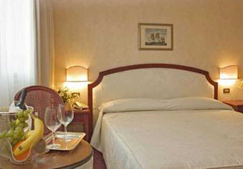 Hotel Martini Olbia Exterior photo