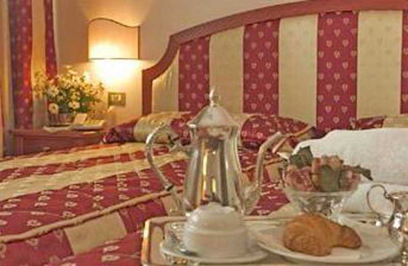 Hotel Martini Olbia Exterior photo