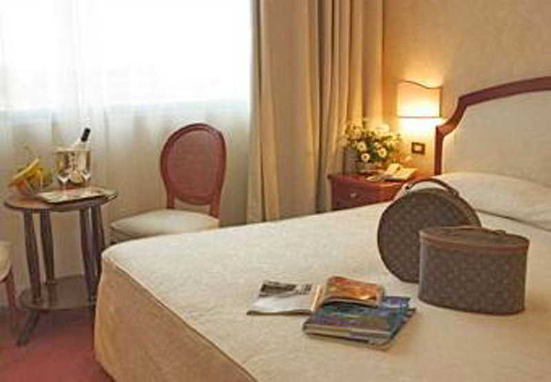 Hotel Martini Olbia Exterior photo